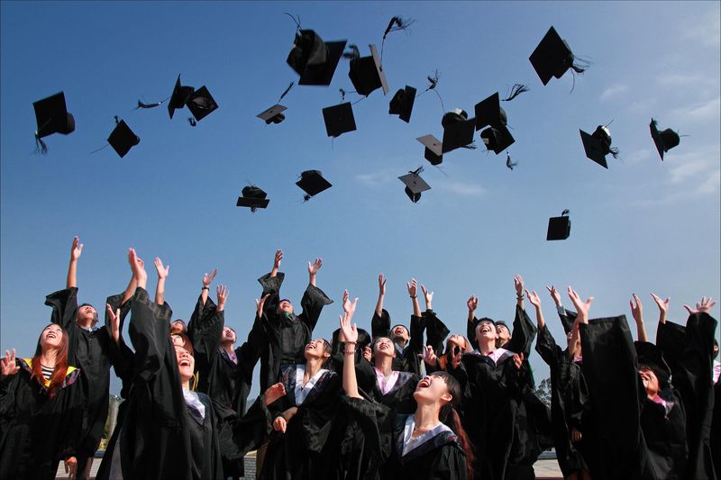 Student using AI-powered college application tool for personalised admission guidance