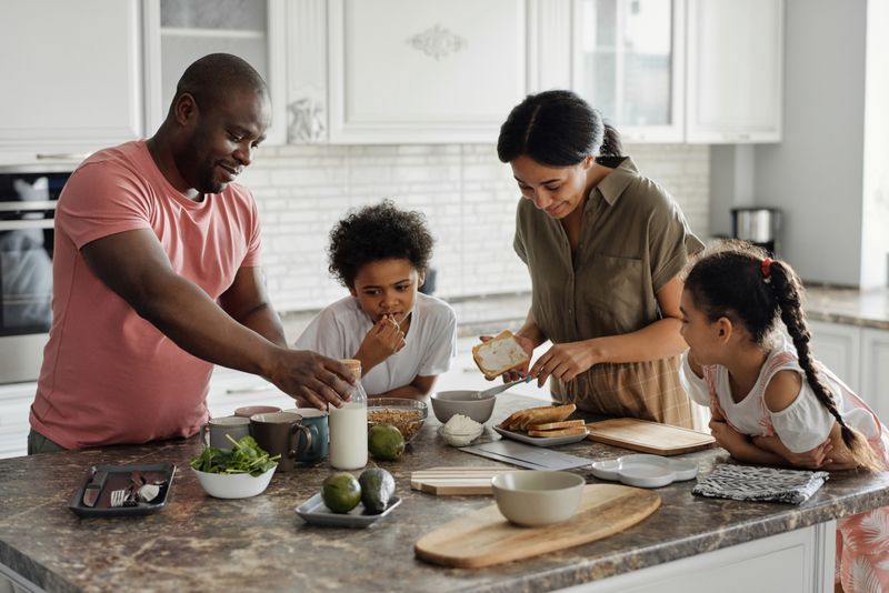 Smart oven using AI-powered cooking technology to prepare meals with precision