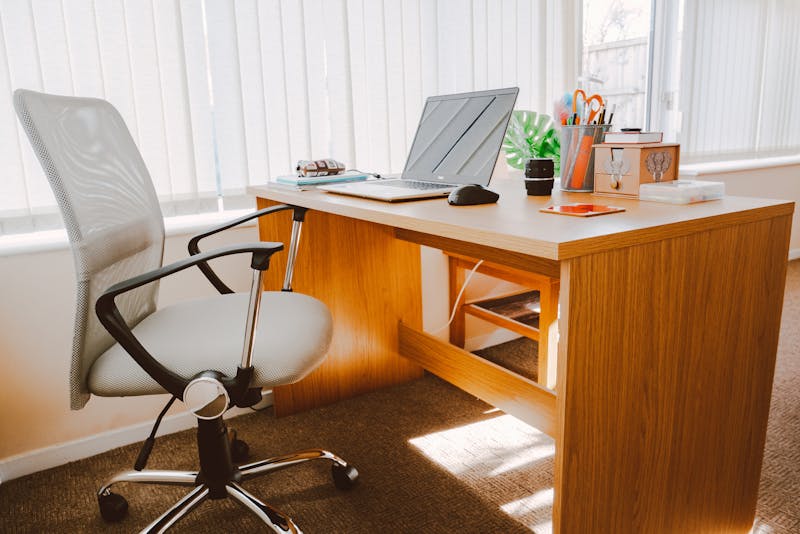 Ergonomic office chair with proper lumbar support designed for long-duration work and gaming sessions