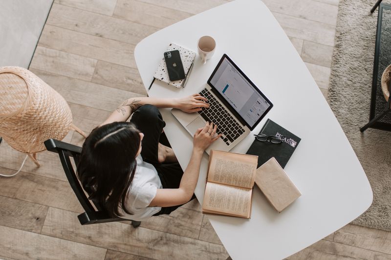 Modern hybrid workplace with AI tools