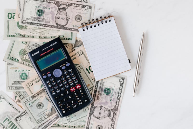 High-yield savings account comparison technology showing interest rate differences across digital banks