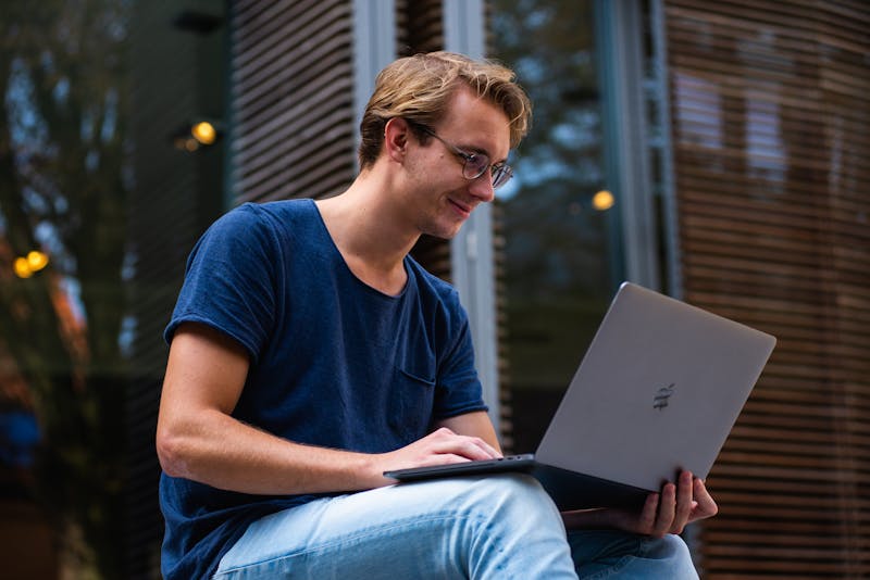 Student using AI-powered note-taking and study app for science-based learning