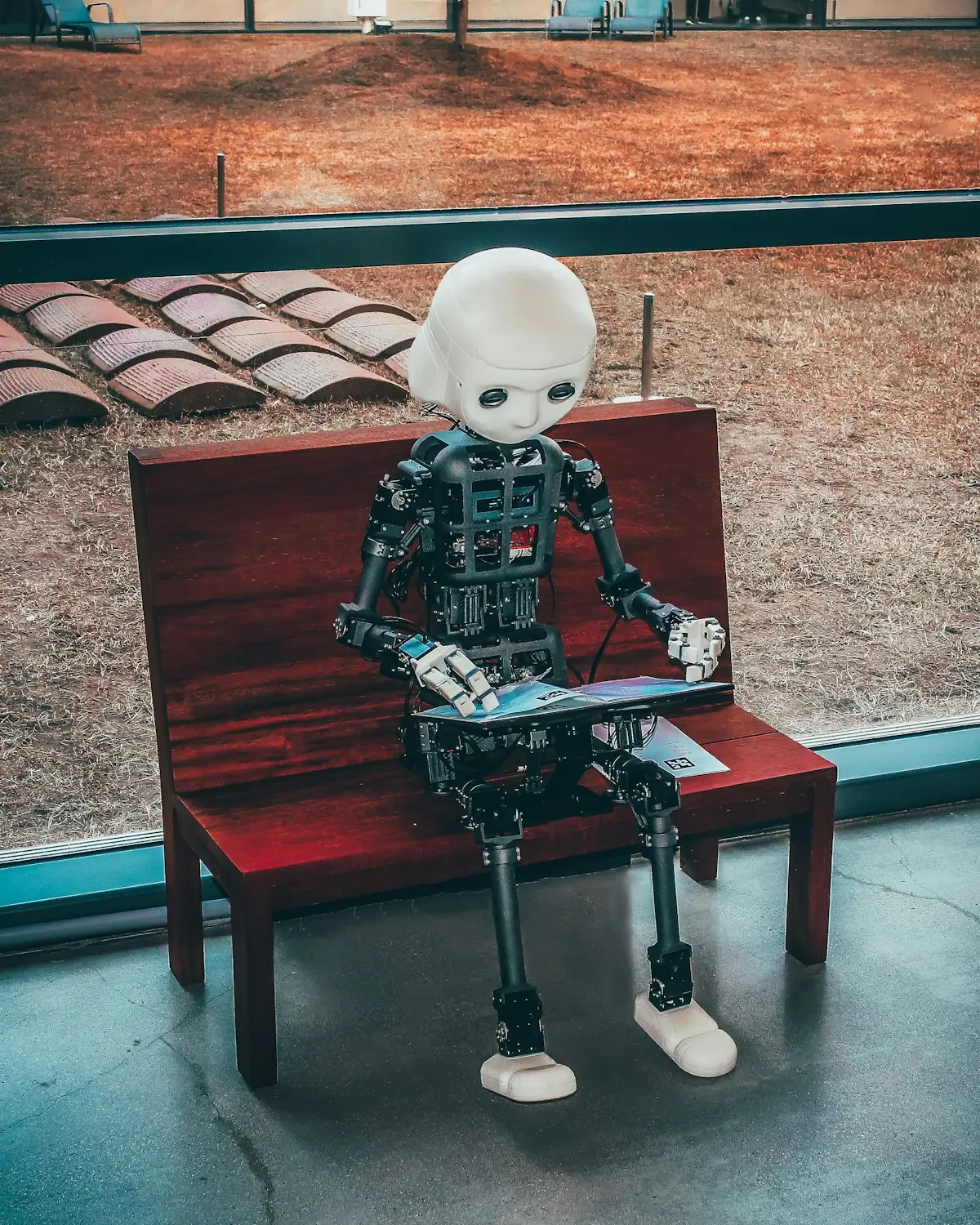 AI voice assistant interface with real-time conversation and tone detection