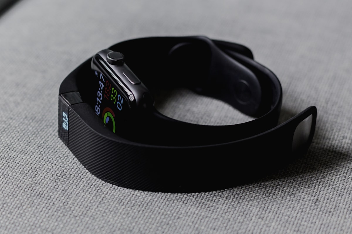 Non-invasive blood glucose monitoring wearable health sensor technology 2026