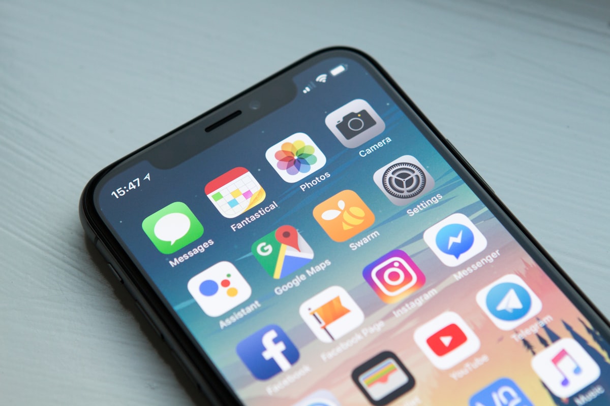 Samsung Android flagship smartphone specifications display technology 2026